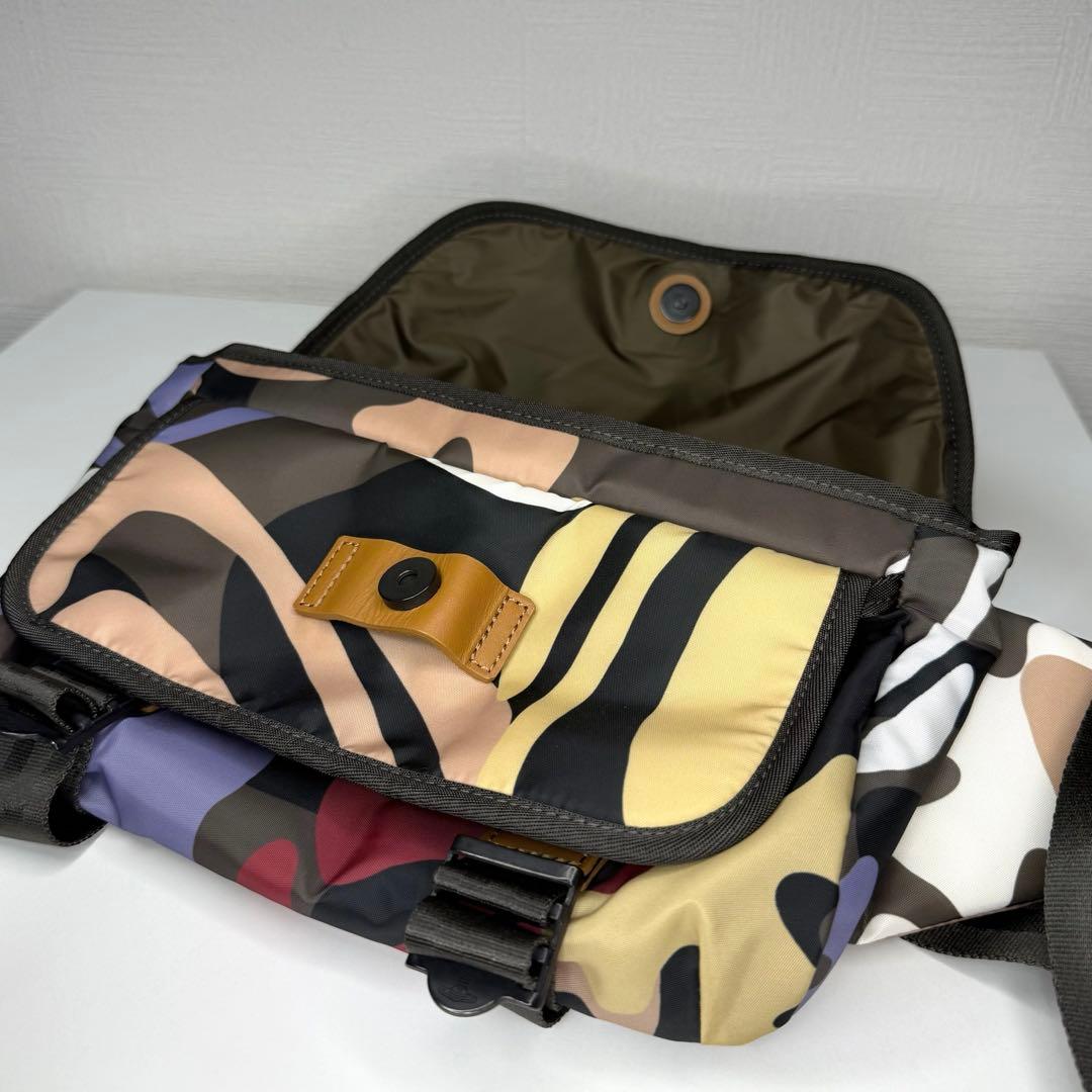美品 ヴィヴィアンウエストウッド オーブ カモフラ ボディバッグ ユニセックス