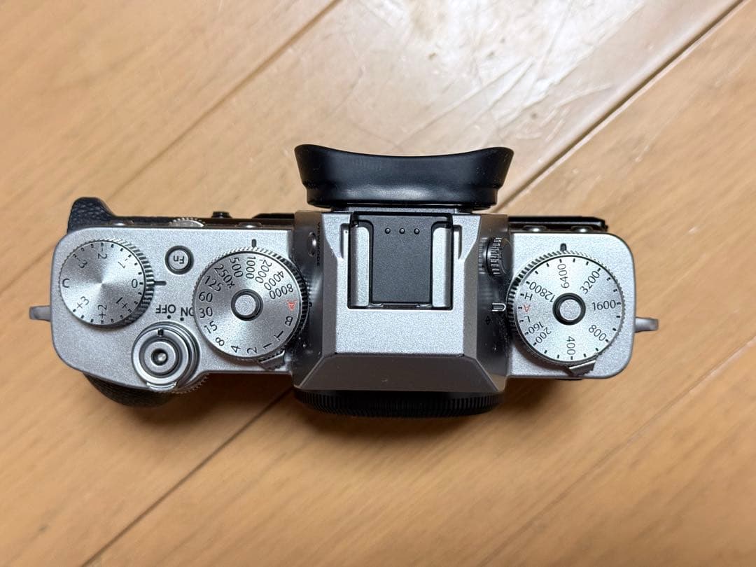 t*k様 ユ*キ様 X-T3 ボディ シルバー シャッター回数2024枚