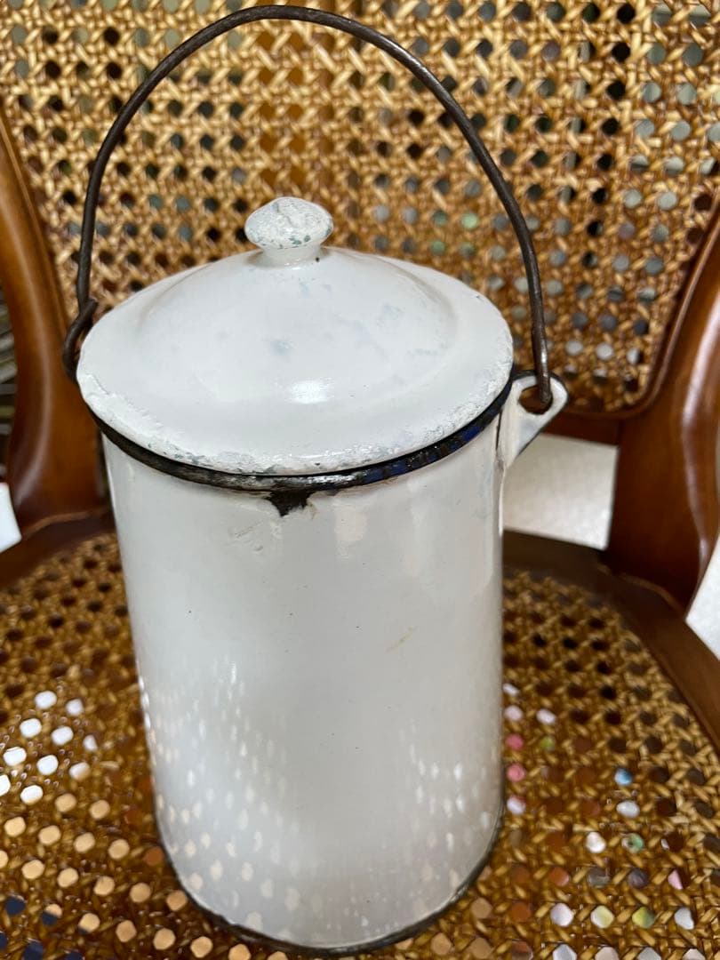 青ぶーです　アンティーク ホーロー ミルク　ポット　キャリー　缶　ホワイト