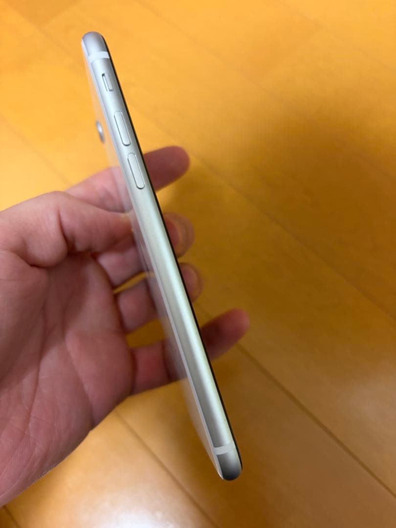 Apple iPhone SE (第2世代)/ 64GB バッテリー92%