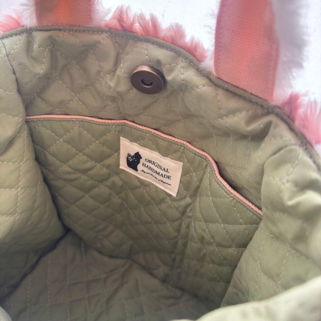 灰*猿様 コヤンイサムチョン　ふわふわルミトート　ホワイト×ピンク　バック