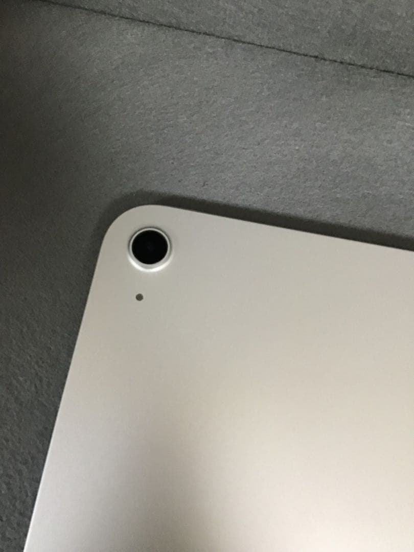 ほぼ未使用　iPad (A16) 128GB Wi-Fi版　シルバー色