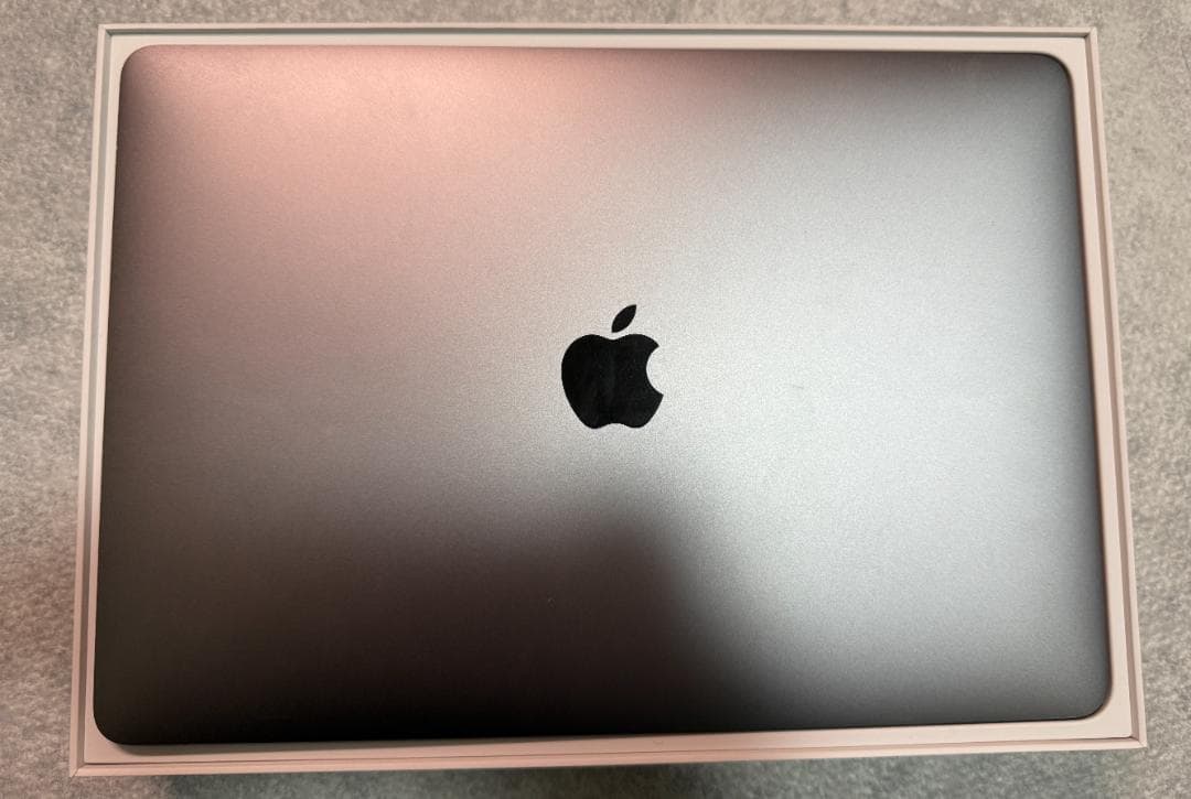 MacBook Pro 2018 13インチ スペースグレー