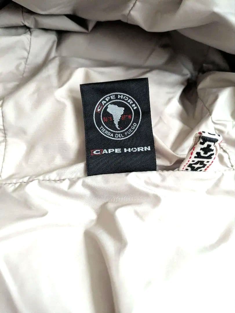 未使用品　ケープホーン　 ダウンジャケット　ベージュ　42　ESQUEL