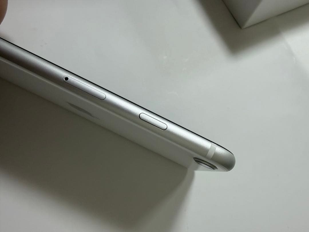 Apple iPhone SE (第2世代) 128GB