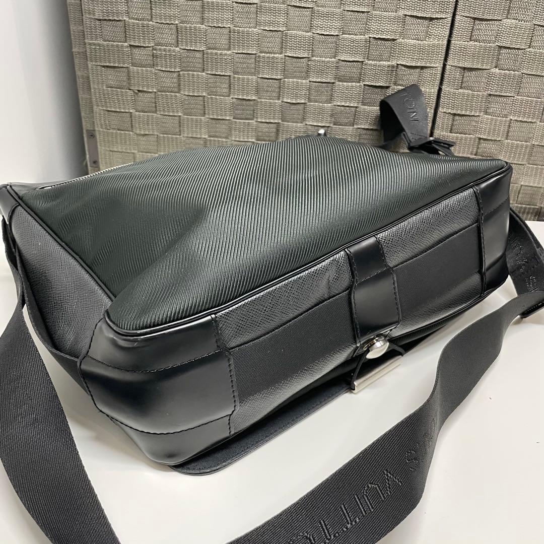 T*R様 LOUIS VUITTON ルイ ヴィトン タイガ ヴィクトール M3