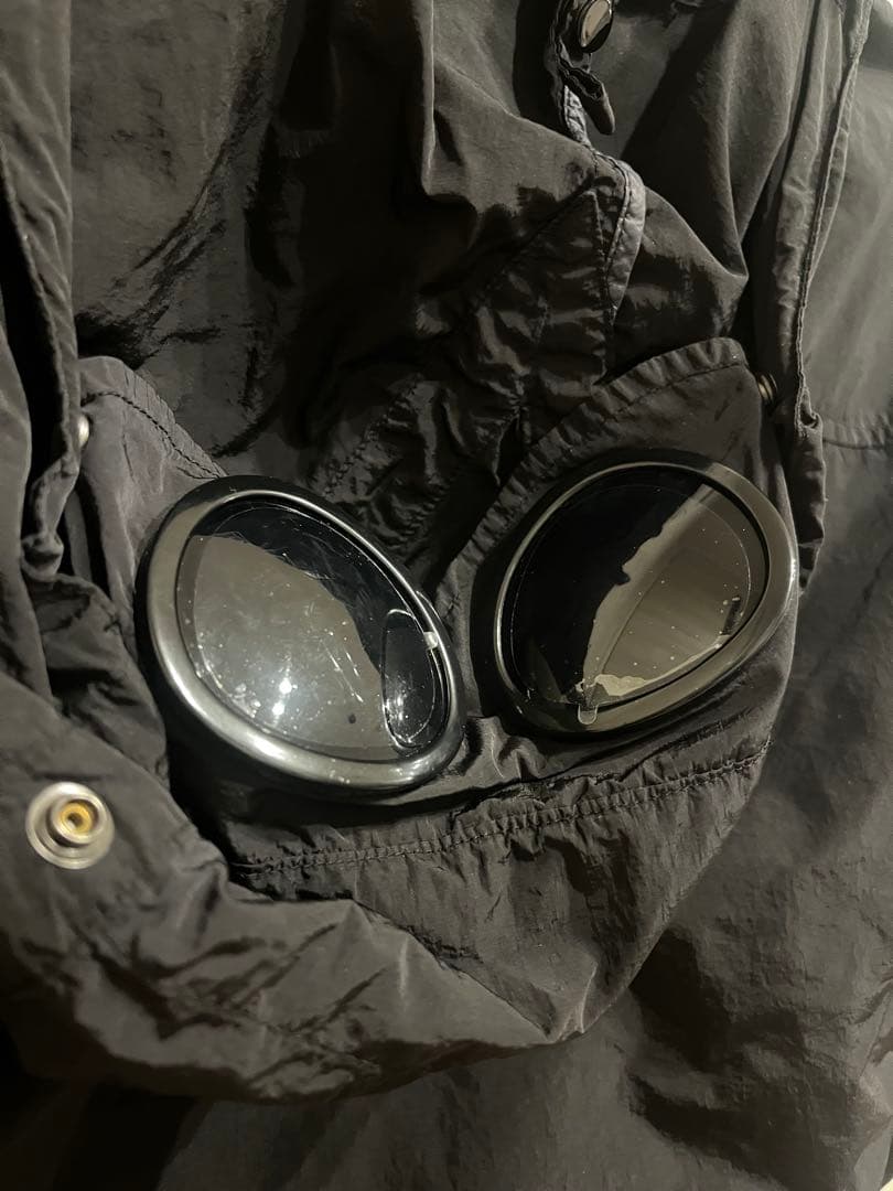 ナイロンジャケット 黒　ゴーグルフード付き