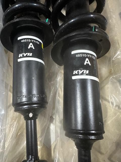 ハイラックスGRグレード　純正サスペンション 50km走行のみ使用