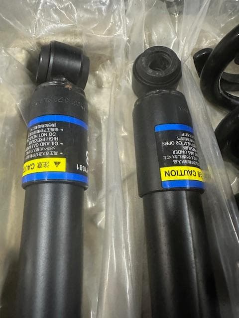 ハイラックスGRグレード　純正サスペンション 50km走行のみ使用