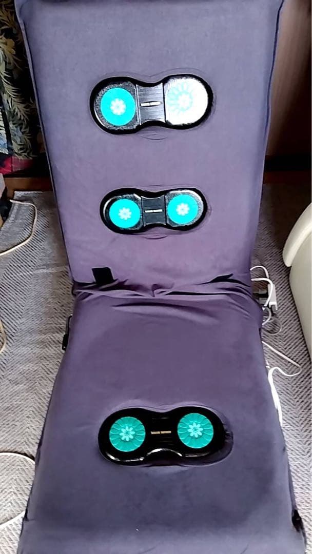 ペコ　磁気治療器マグネタイザー 4個椅子着用状態で発送