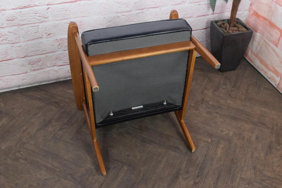 展示品　カリモク60 Kチェア スタンダードブラック　 W36170BW　13B