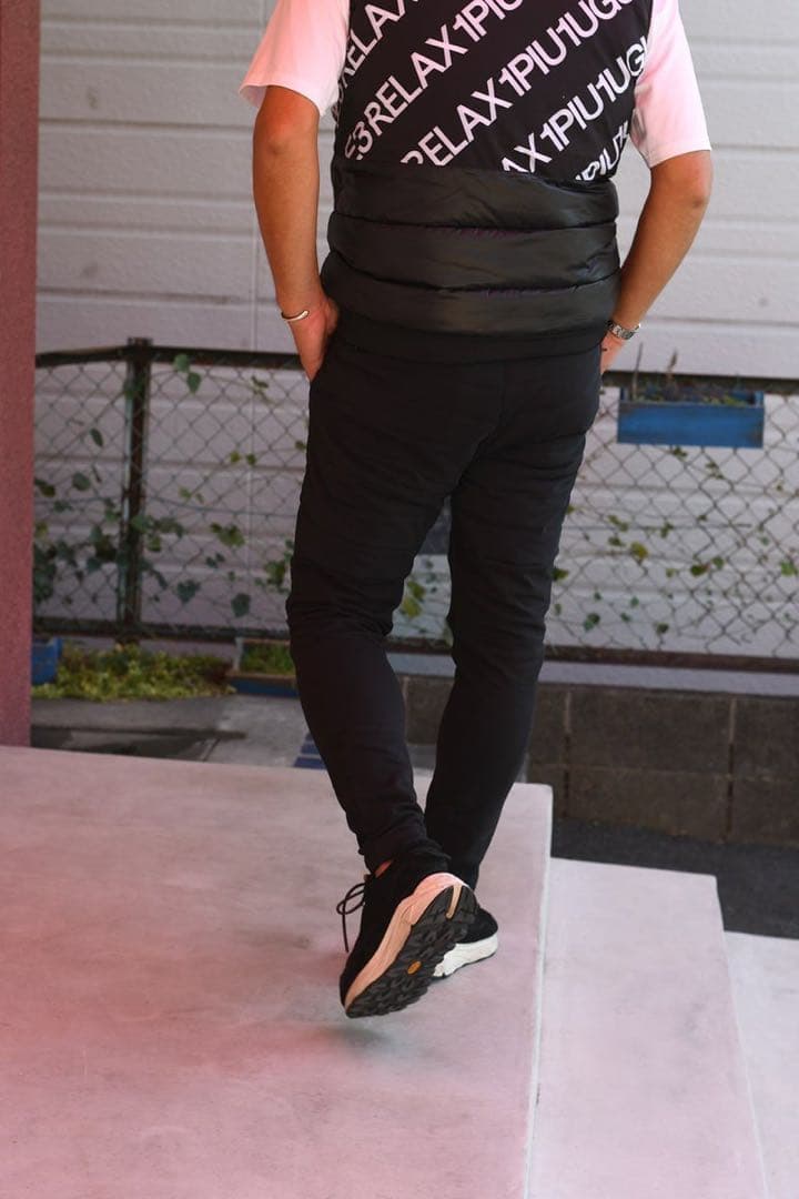 1PIU1UGUALE3 ウノピゥウノウグァーレトレ サークルロゴ　M