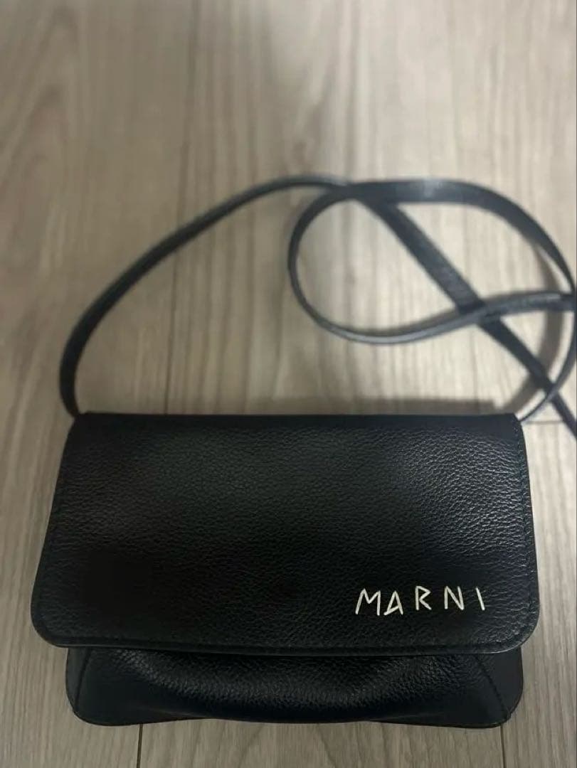MARNI ブラックレザー ショルダーバッグ黒 巾着付き