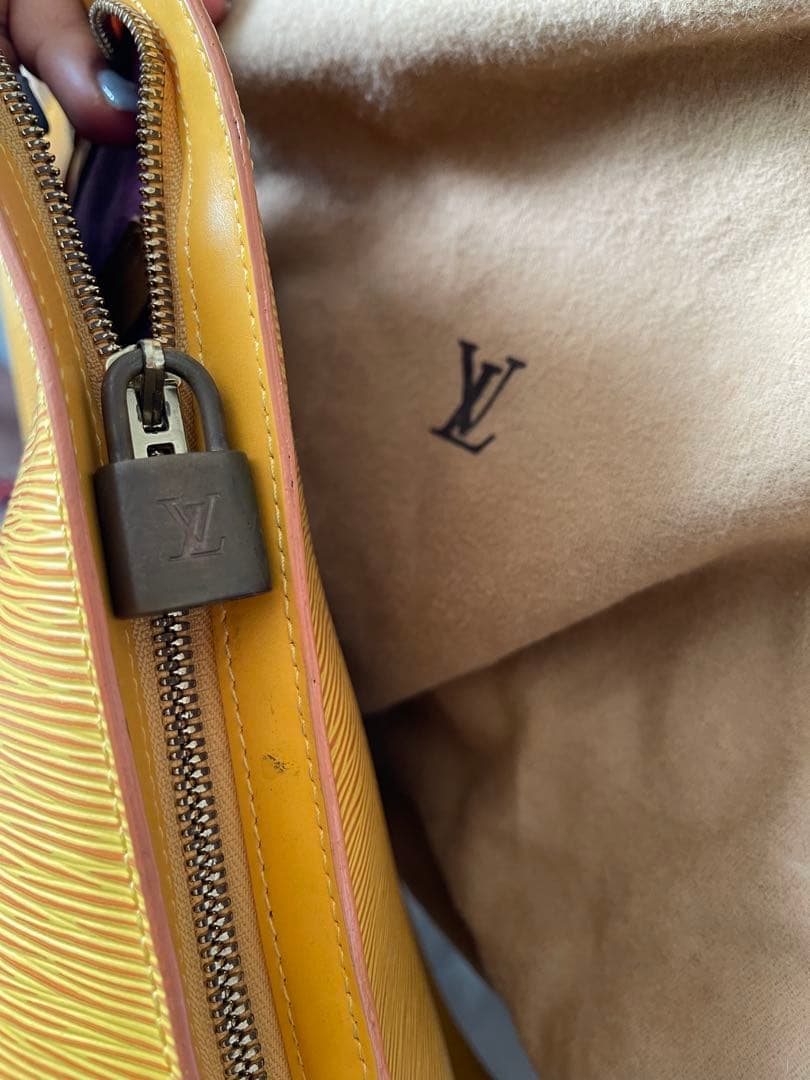 希少Louis Vuitton イエローオレンジ リュック