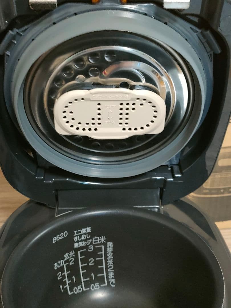 象印 炊飯器3合 圧力IH式 極め炊き プラチナ厚釜 ブラック　保証あり