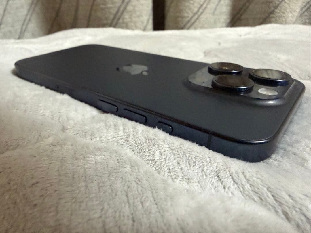 Apple iPhone 15 Pro 本体 128gbケース4個付き