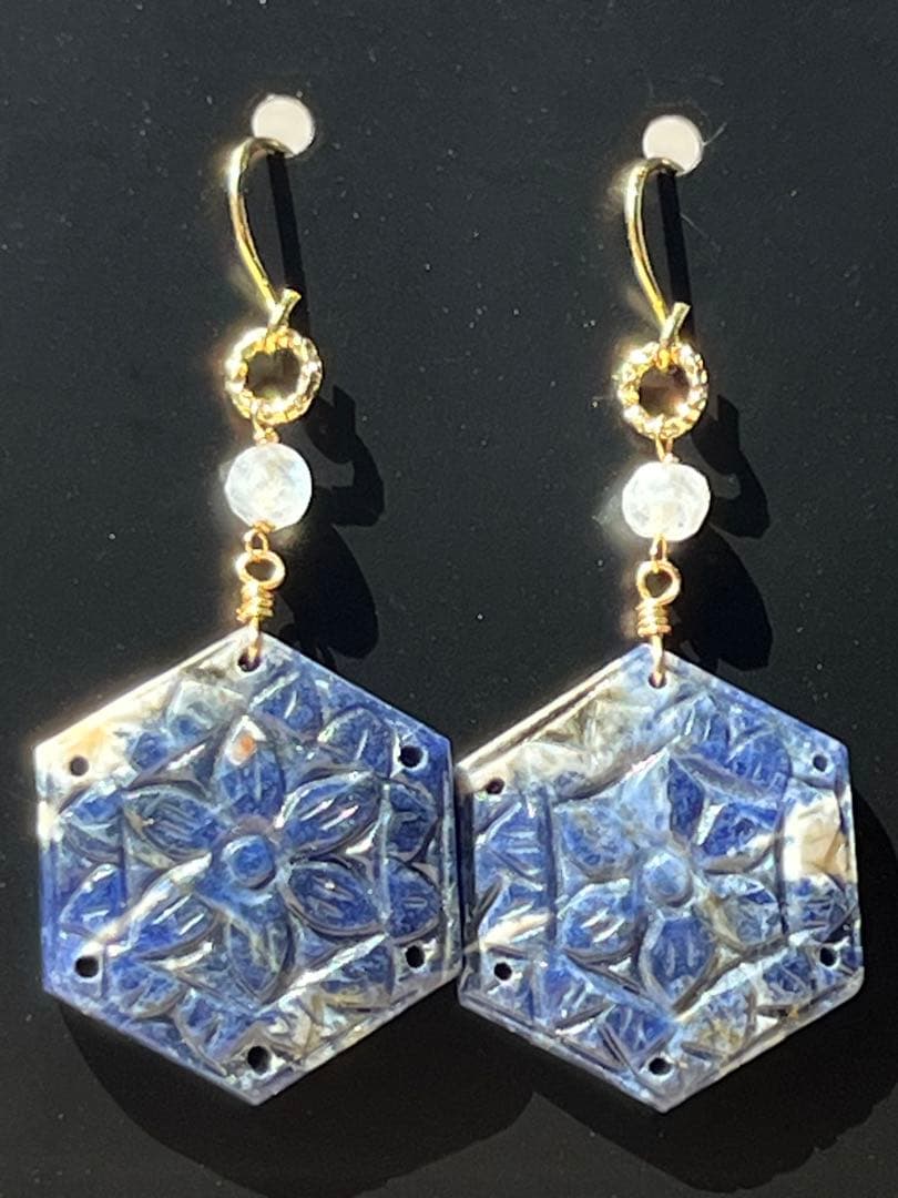 ビーゲンキ　14kgf ソーダライトヘキサゴンシェープカービング ピアス