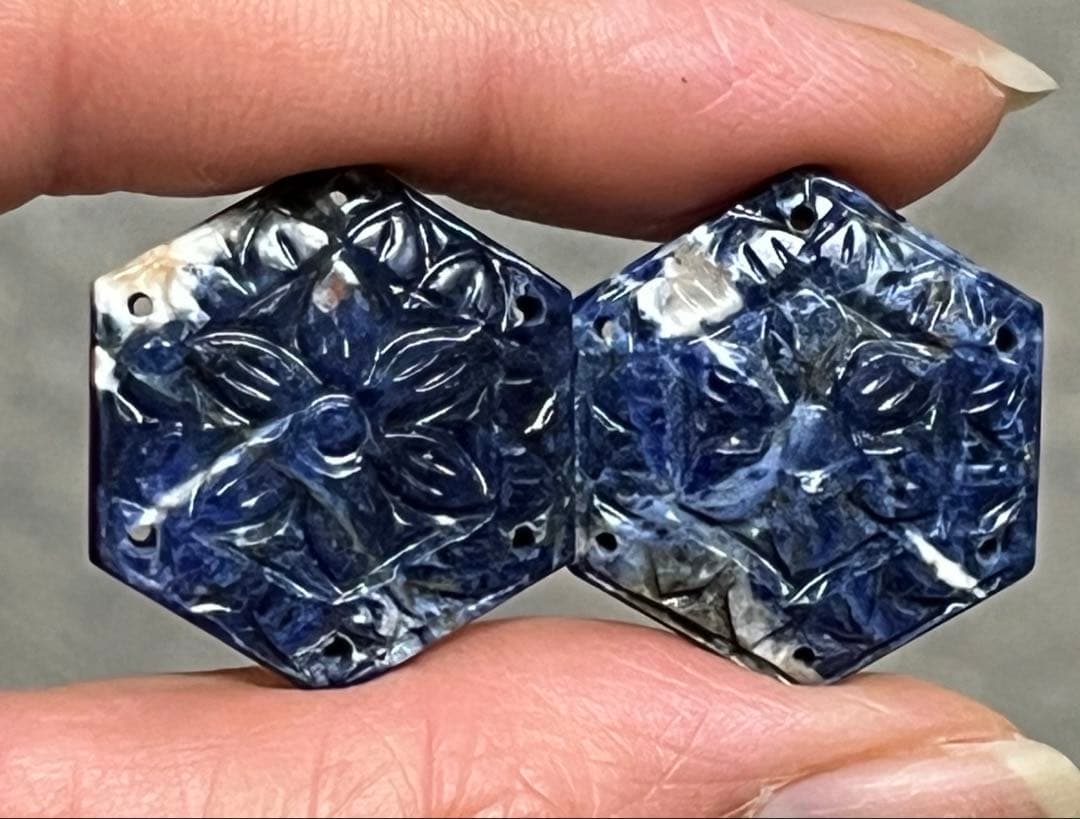 ビーゲンキ　14kgf ソーダライトヘキサゴンシェープカービング ピアス