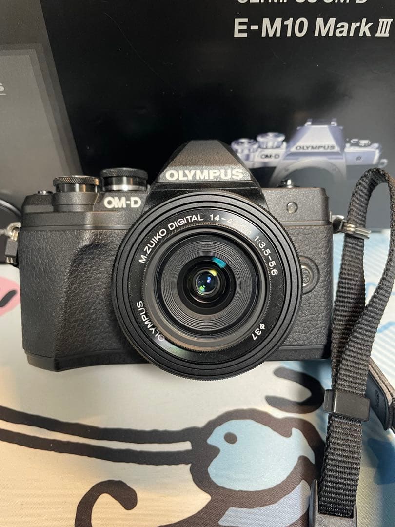 OLYMPUS E-M10 Mark III ダブルズームキット
