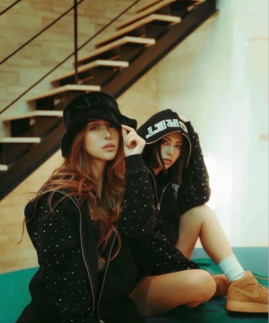 SECRET ジップパーカー