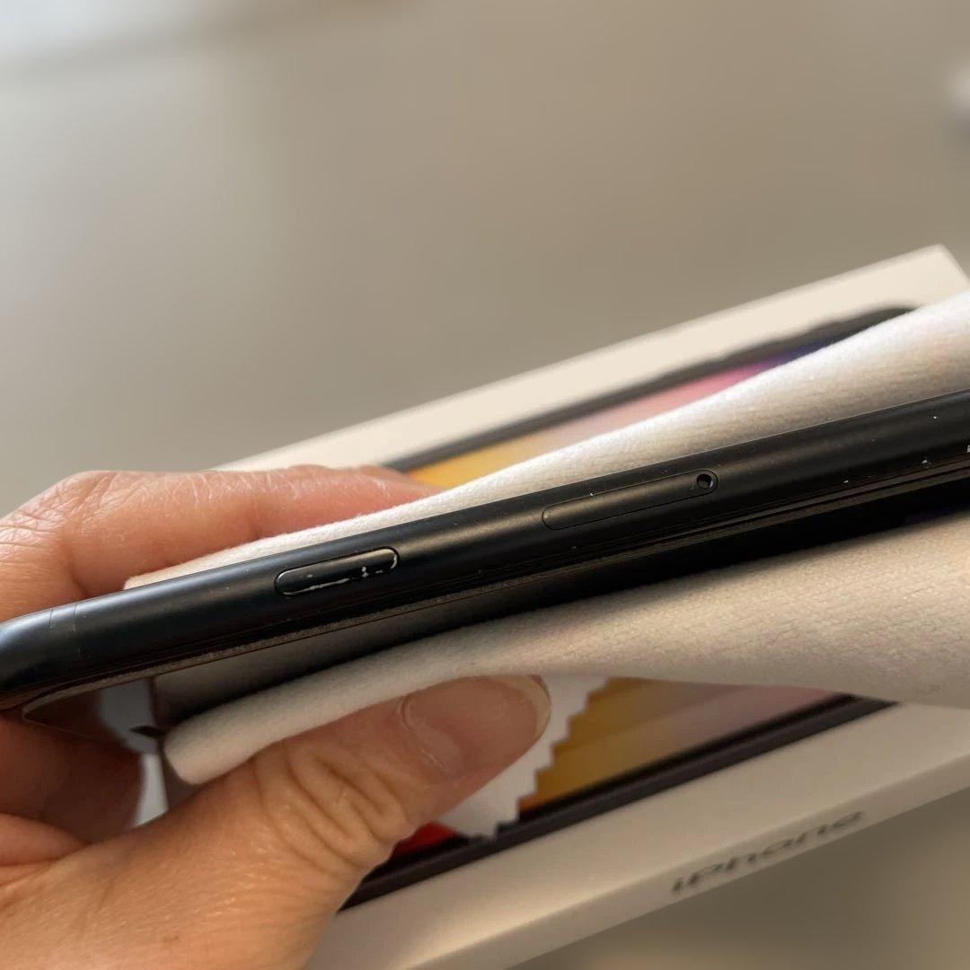 iPhone SE 第3世代　黒　iPhone se