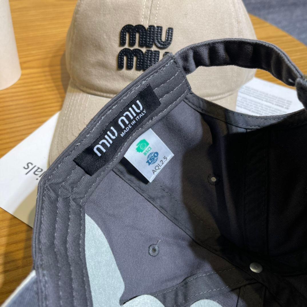 MIU MIU ロゴ ベースボールキャップ