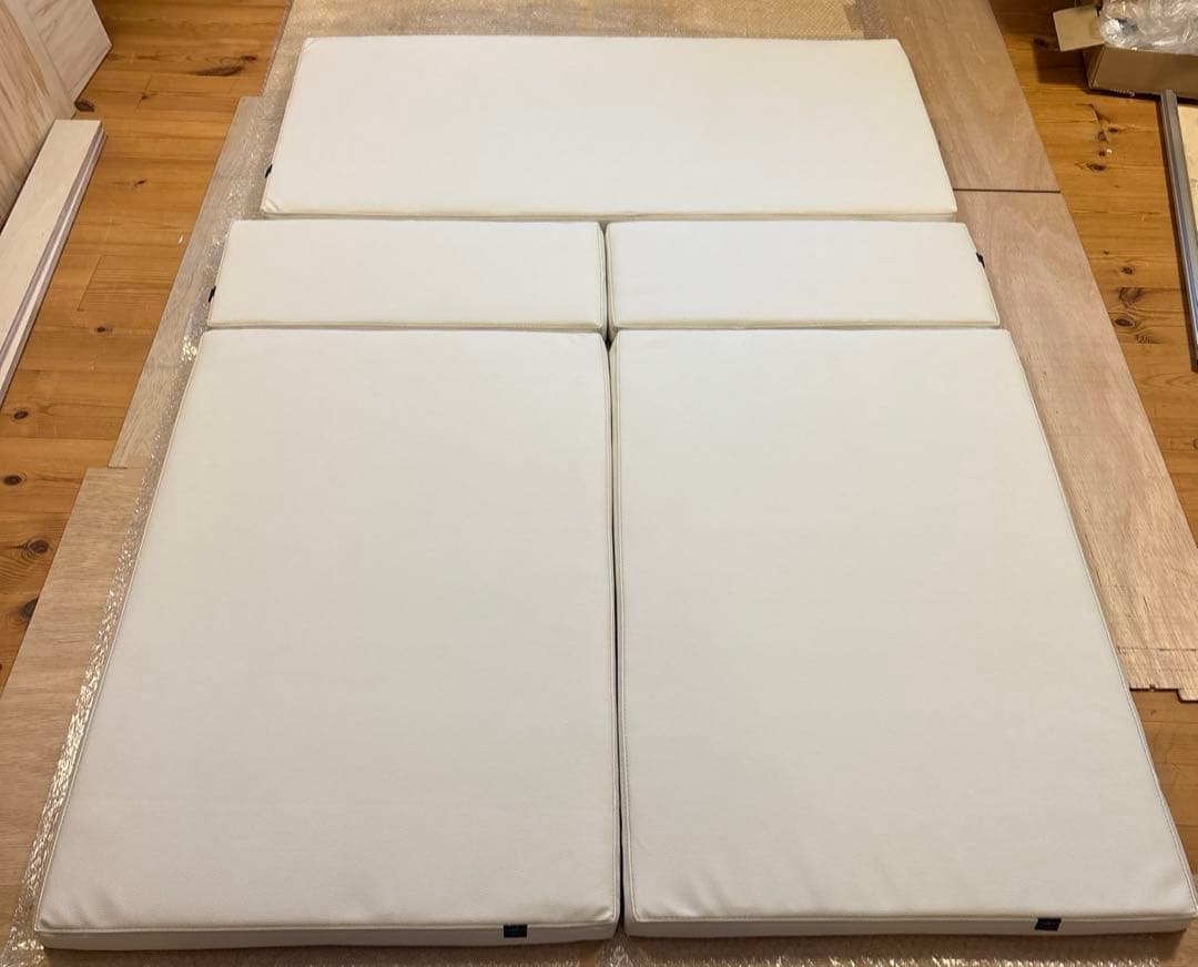 デリカD5専用ベッドキットの天板グレーホワイト