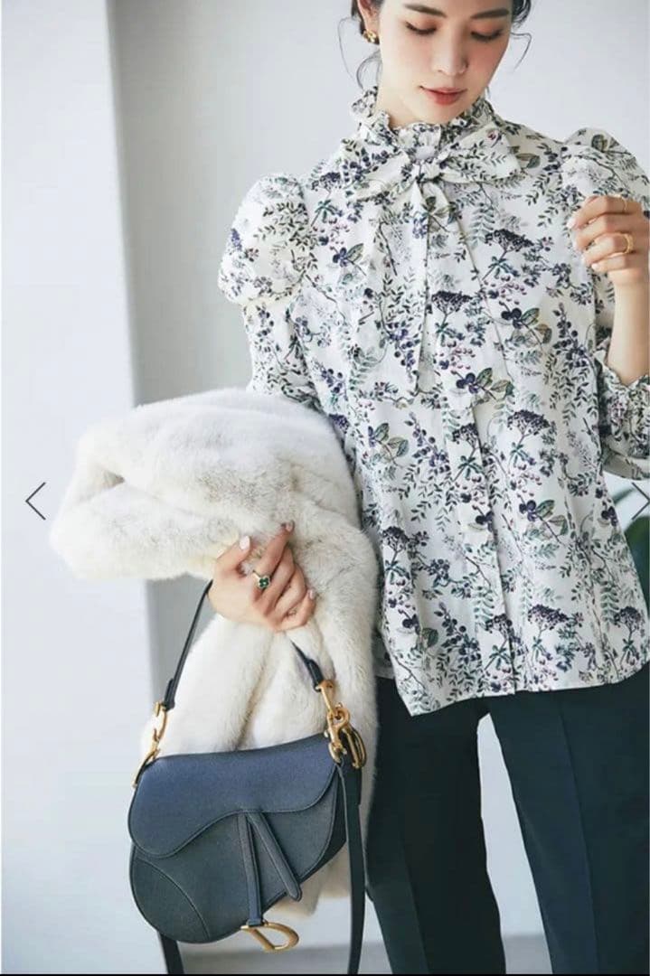 ✨SEVEN TEN 木の実柄プリントブラウス（オフホワイト）