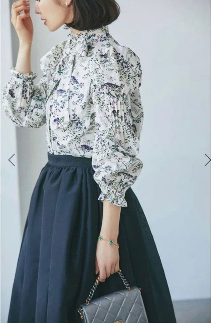 ✨SEVEN TEN 木の実柄プリントブラウス（オフホワイト）