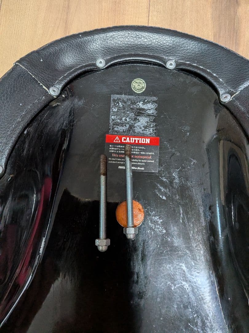 SR400 フラット　シート NITRO HEADS　ナイトロヘッズ