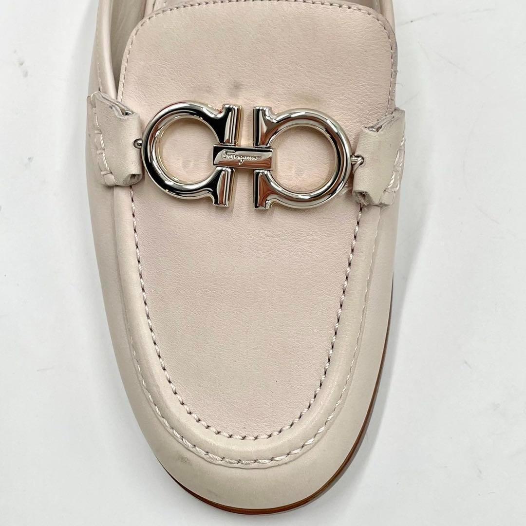 フェラガモ ガンチーニ ミュール パンプス スリッポン ベージュ アイボリー