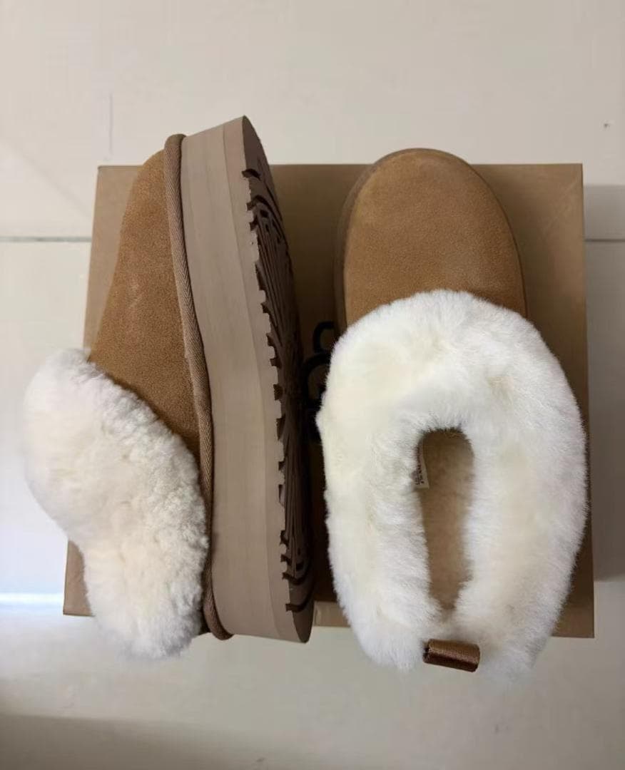 UGG TAZZELLE 24cm 厚底ブーツ ほぼ未使用