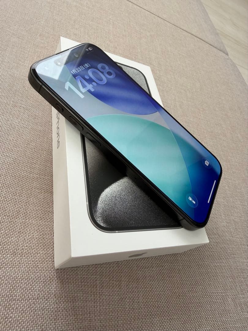 【美品】iPhone 15 pro ブラックチタニウム　256GB