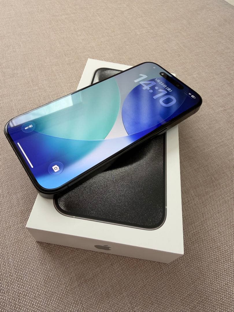 【美品】iPhone 15 pro ブラックチタニウム　256GB
