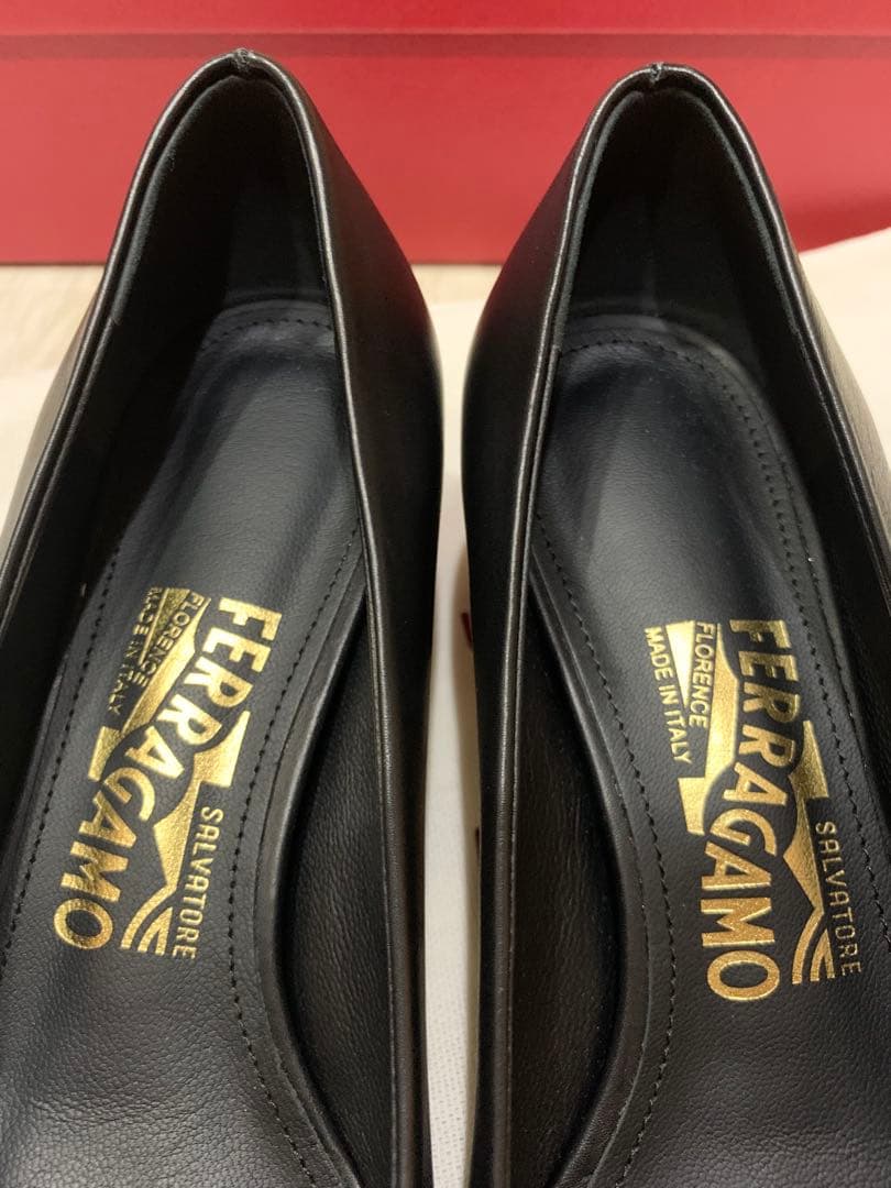 Salvatore Ferragamo VARA 17 ブラック