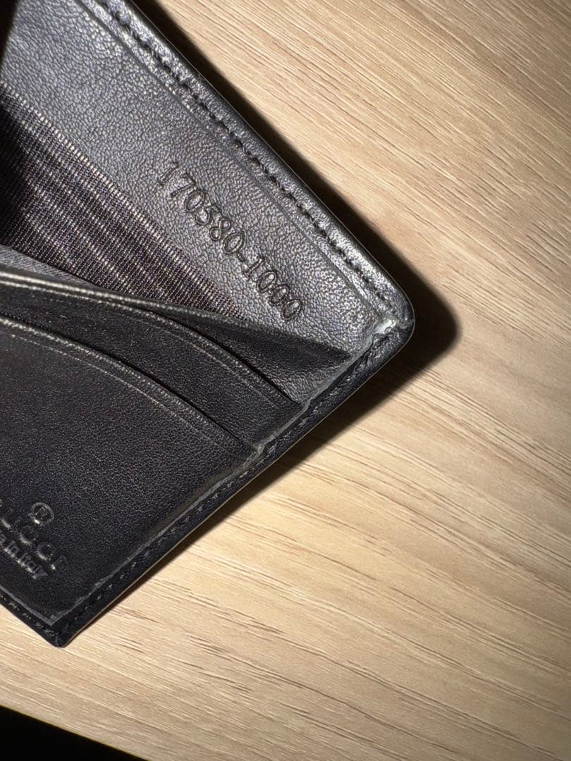 GUCCI ブラック レザー マネークリップ　札入れ　二つ折り