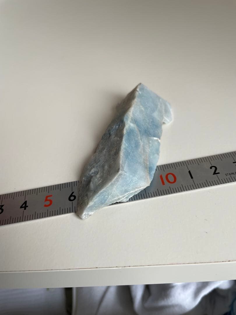 【国産鉱物】糸魚川産　入りコン沢の青ヒスイ