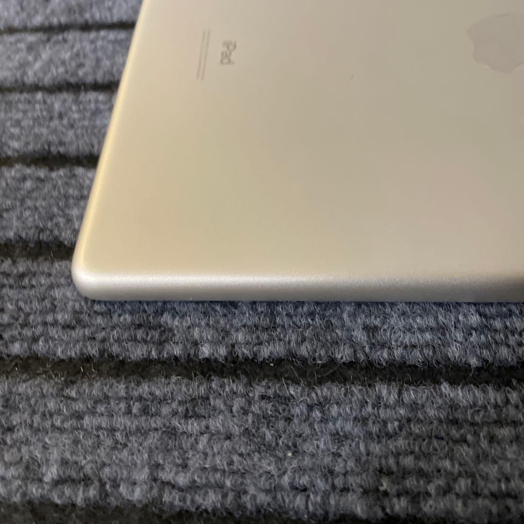 137 iPad 8世代 32GB SIMフリー シルバー