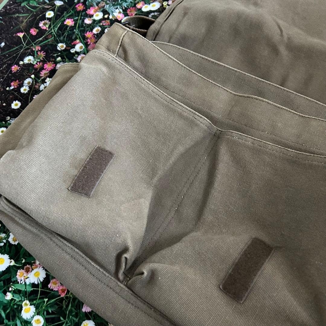 カーキ ミリタリー風 メッセンジャーバッグ 星マーク付き y2k