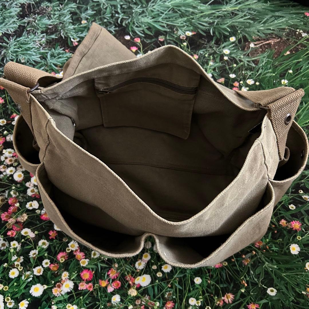 カーキ ミリタリー風 メッセンジャーバッグ 星マーク付き y2k