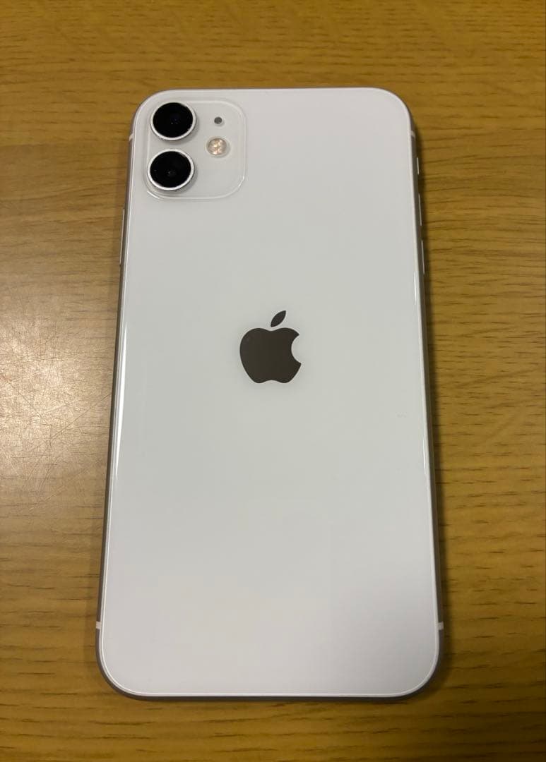 iPhone 11 本体 128GB ホワイト 画面ひび割れあり