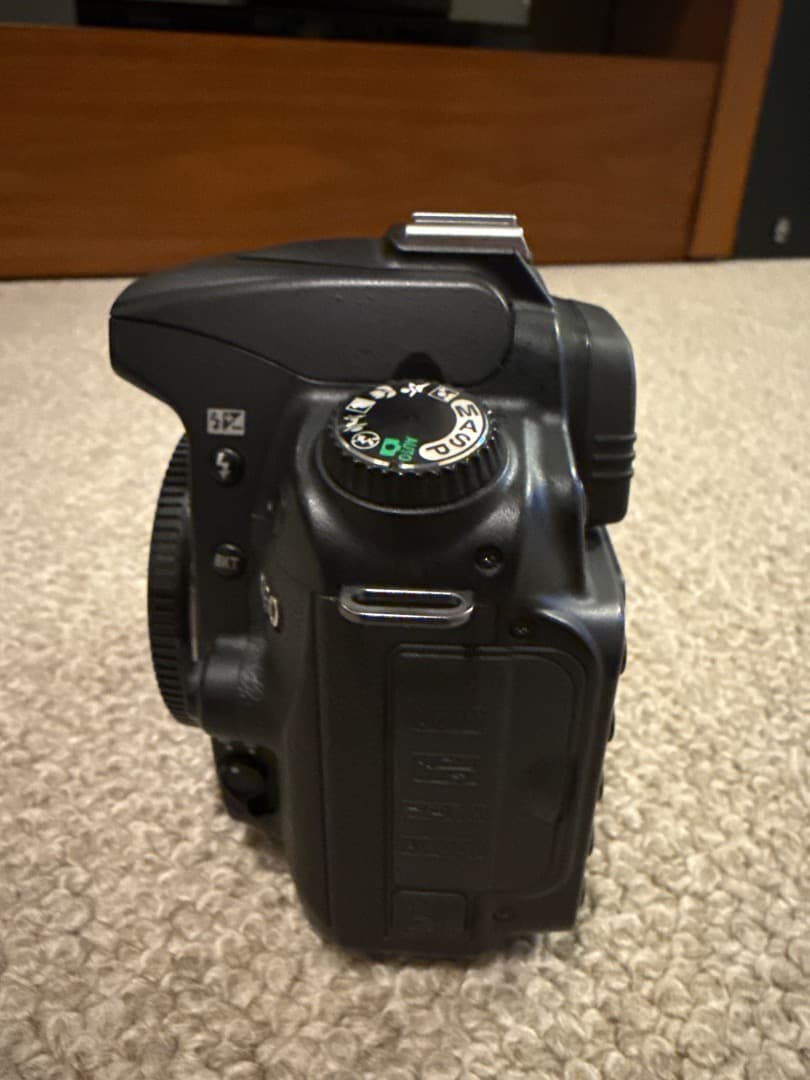 ニコン D90 ジャンク（シャッター固着）修理用パーツ付／バッテリー・充電器付き