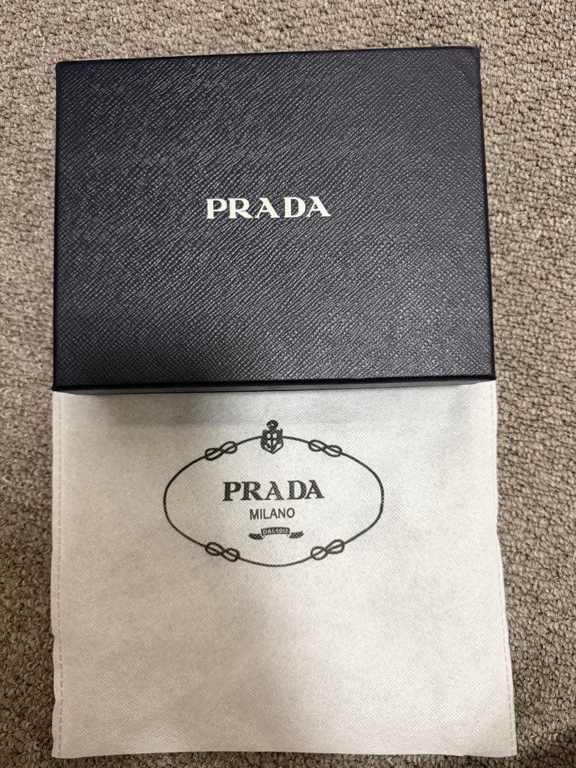 PRADA iPhone15ケース ピンク 正規品 箱付き