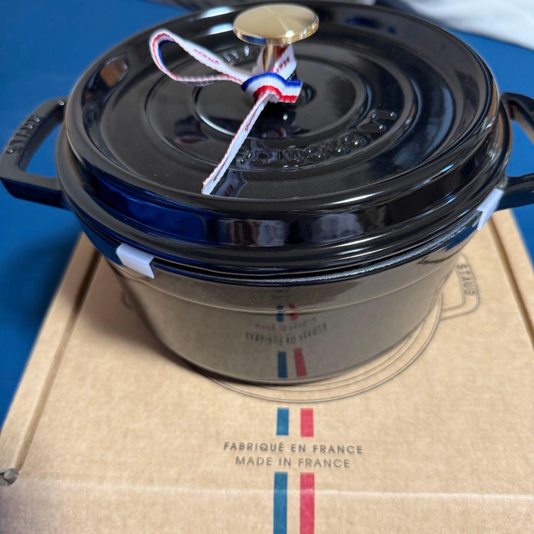 新品未使用✨️ストウブ ラウンドココット 22cm シャイニーブラック 2.6L