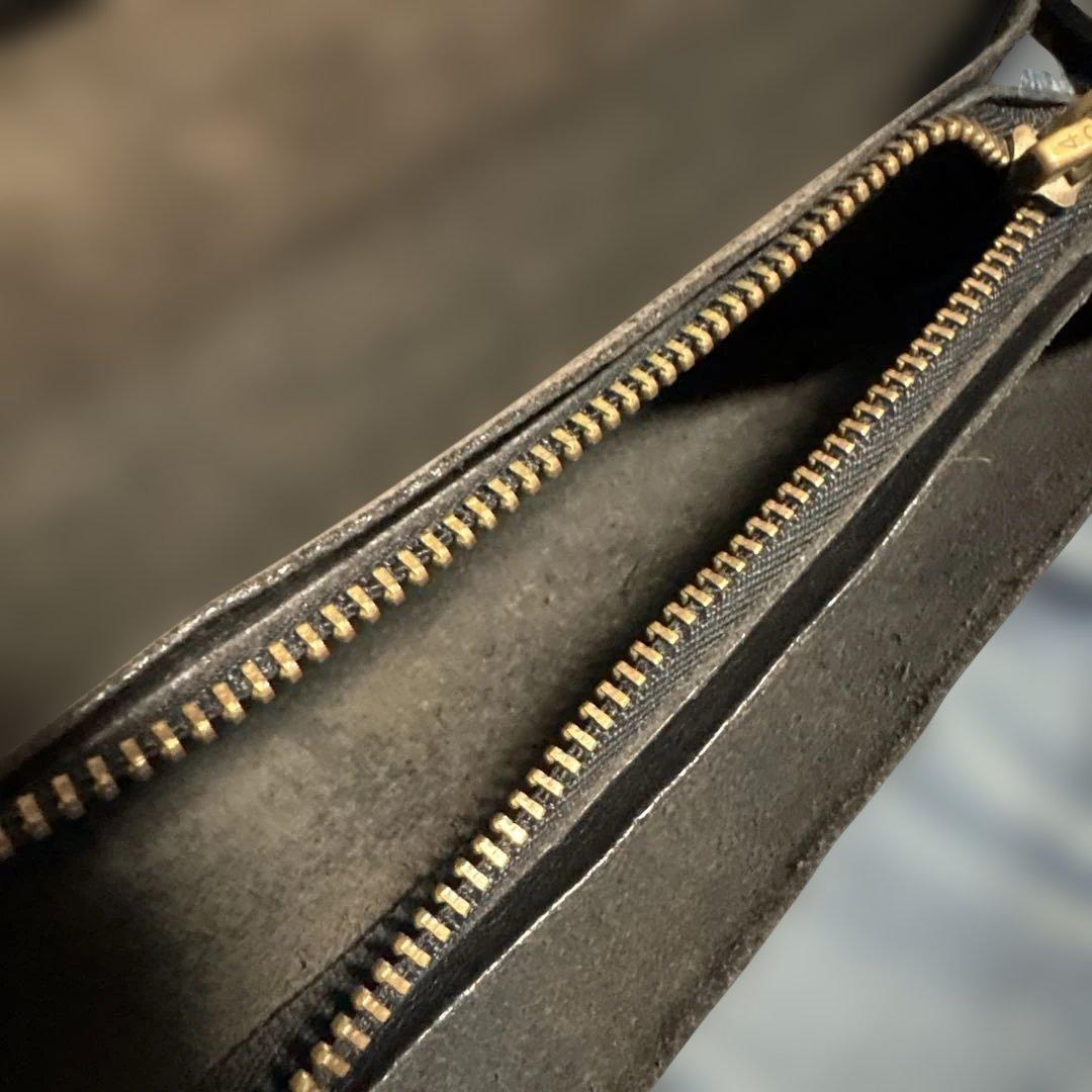 HTC アポロコンチョ レザートラッカーウォレット 42TARON ブラック