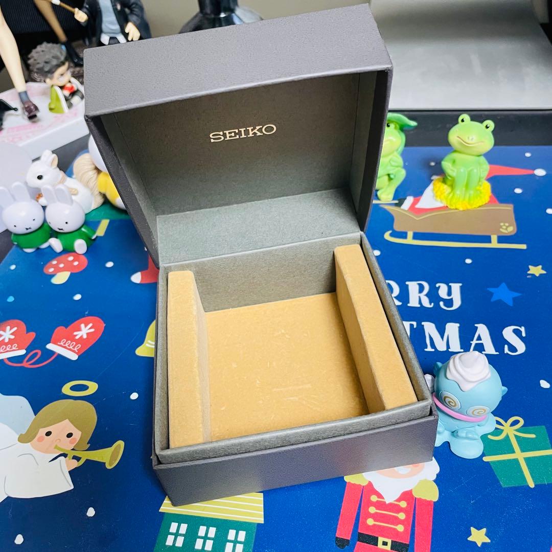 SEIKO SBTR015 黒と金のクロノグラフデザイン腕時計