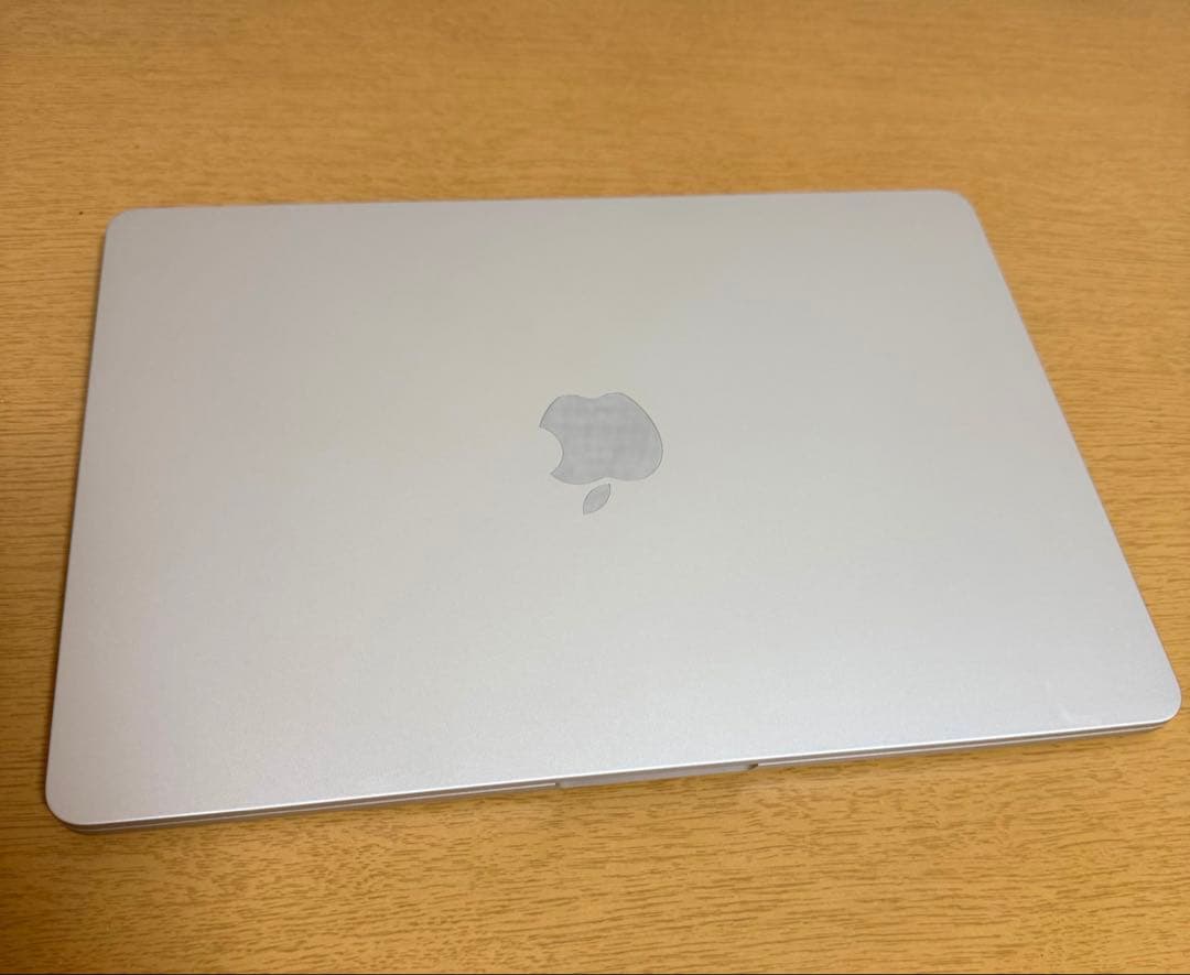 MacBook Air M4スターライト16GB/256GB