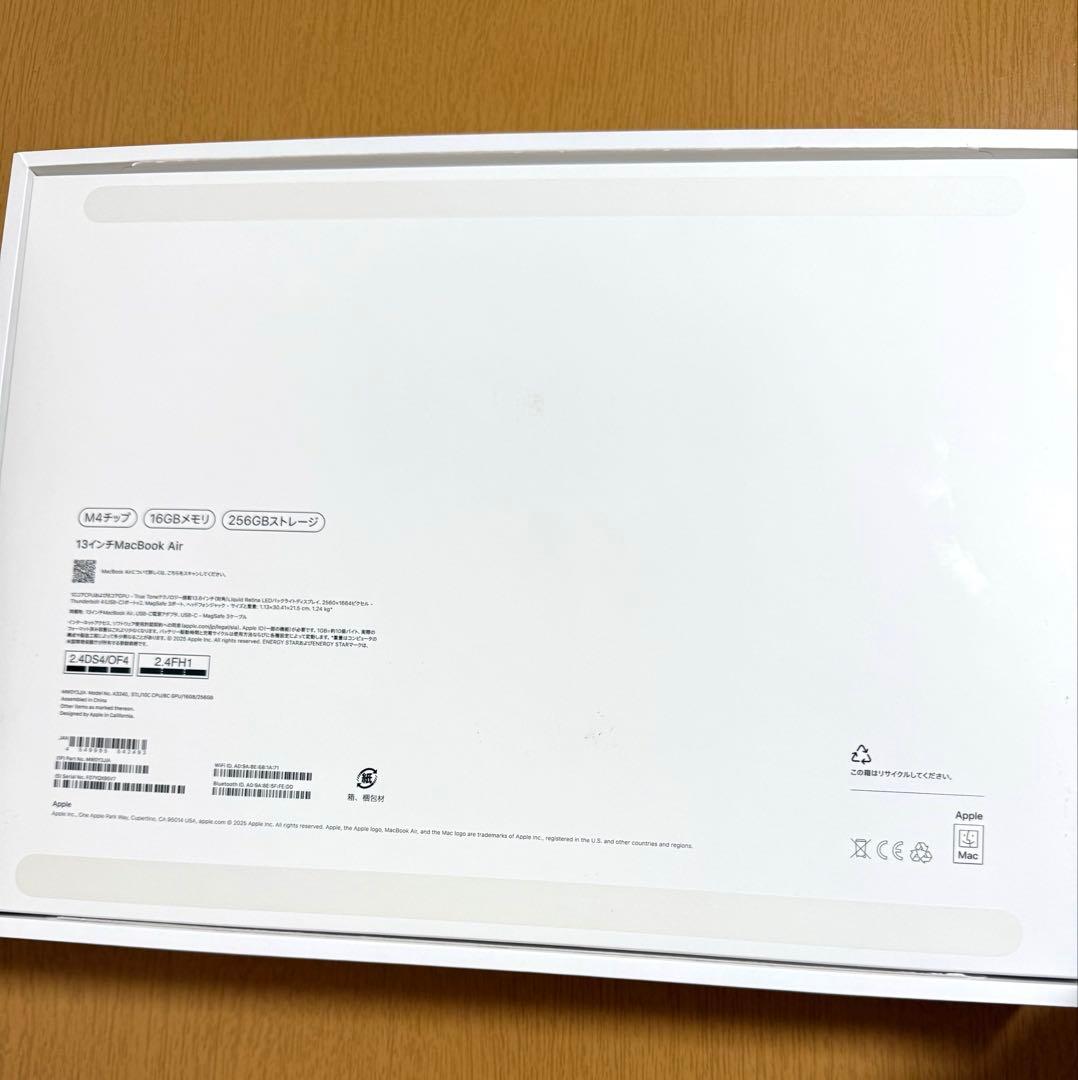MacBook Air M4スターライト16GB/256GB