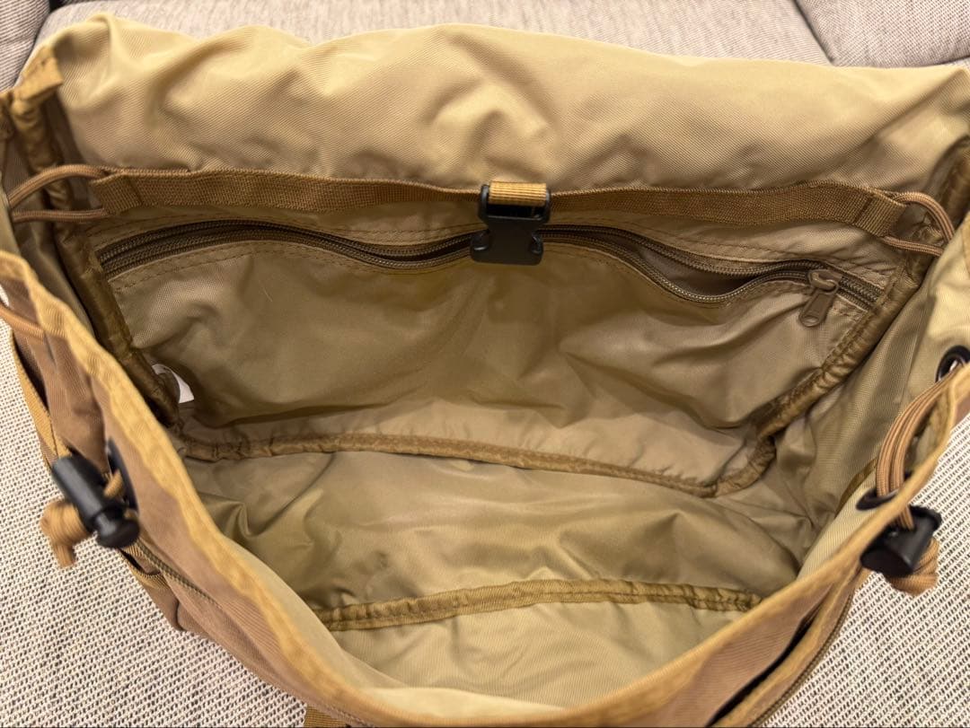 BRIEFING メッセンジャーバッグ ベージュ