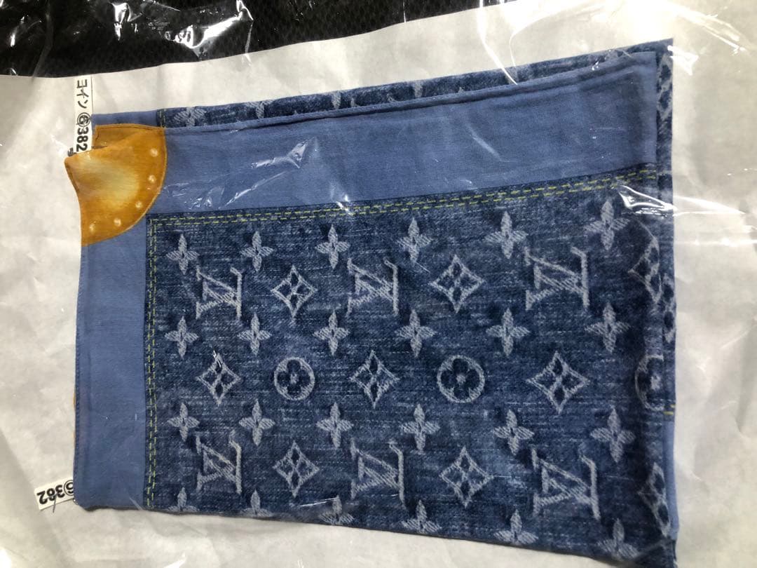 ルイヴィトン　ハンカチ ロレックスノベルティハンカチ付き